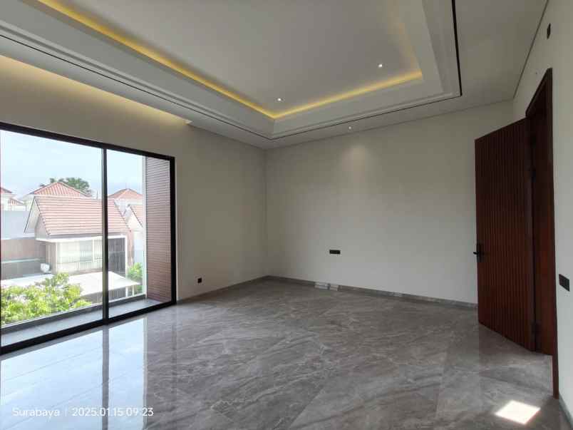 dijual rumah jalan royal park
