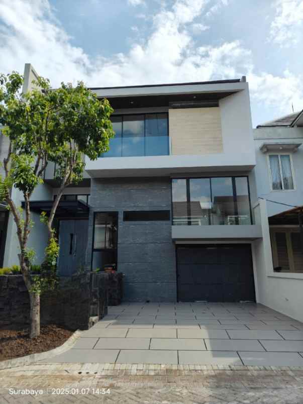 dijual rumah jalan royal park