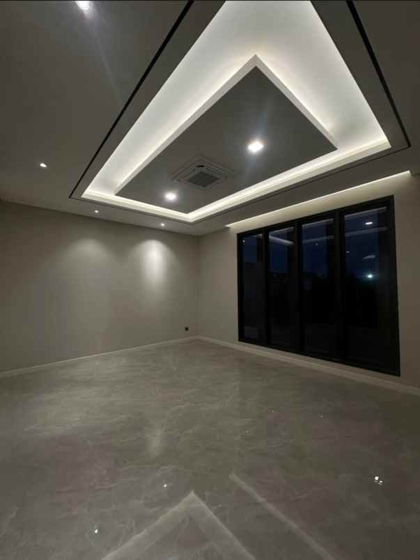 dijual rumah jalan royal residence