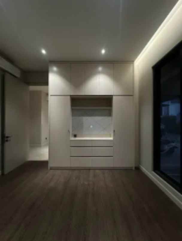 dijual rumah jalan royal residence