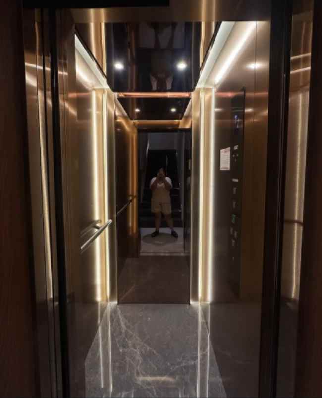 dijual rumah jalan royal residence