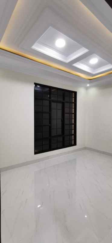 dijual rumah jalan tiga putra limo