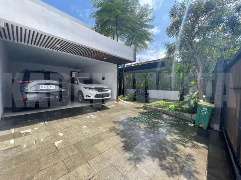 dijual rumah jalan tukad musi