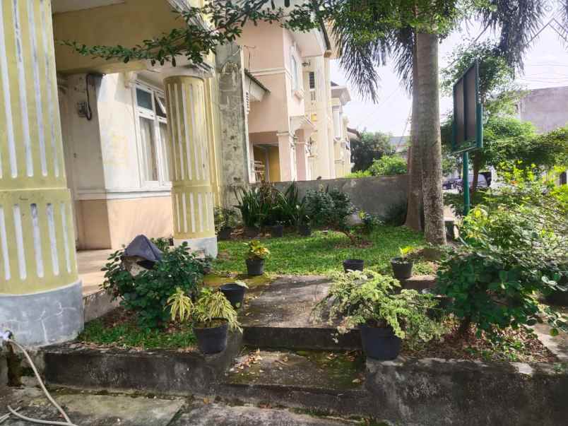 dijual rumah jl aur kuning