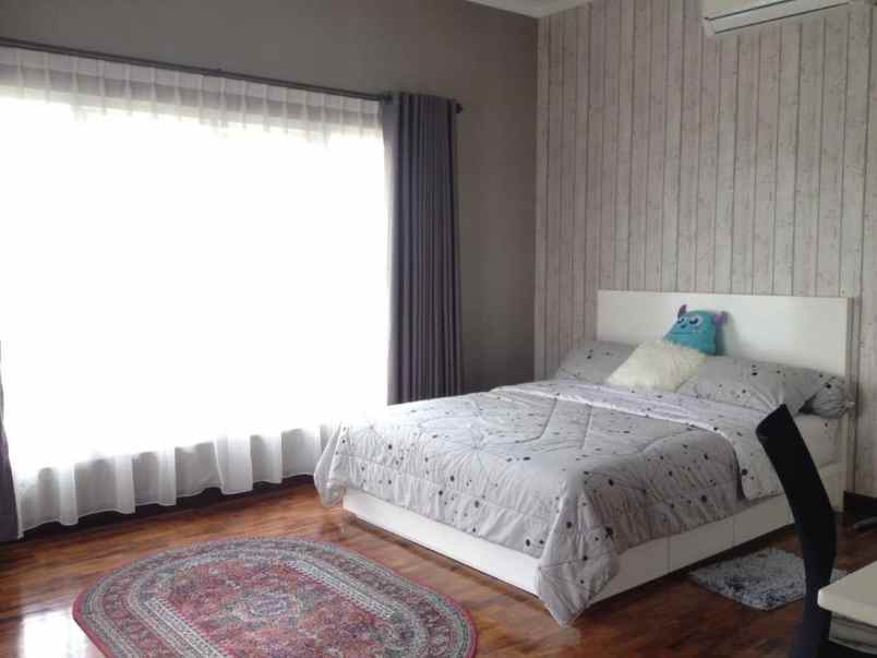 dijual rumah jl cisaranten kulon