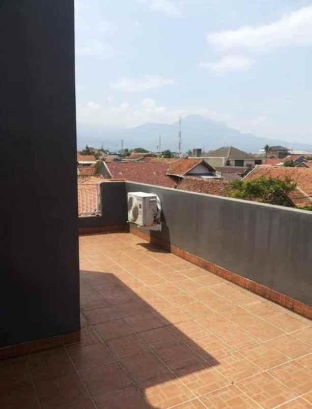 dijual rumah jl cisaranten kulon