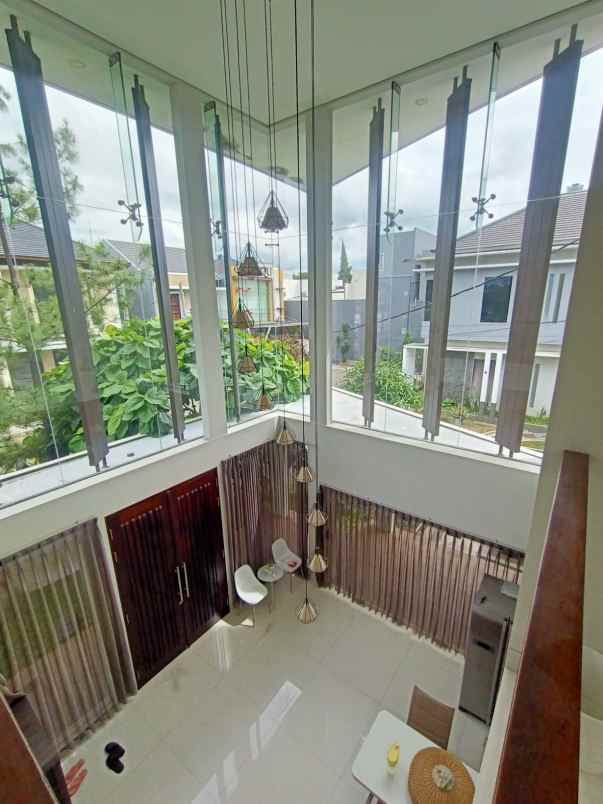 dijual rumah jl garden boulevard no