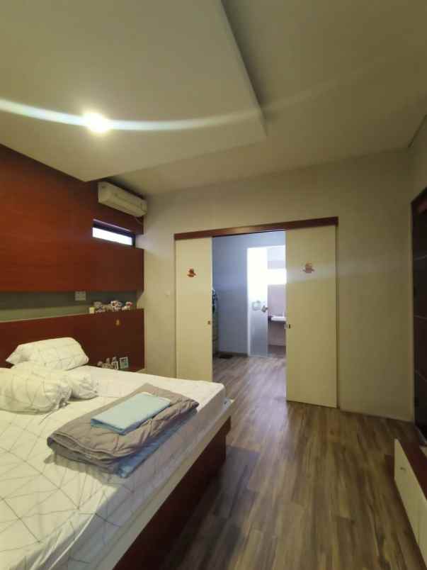 dijual rumah jl garden boulevard no