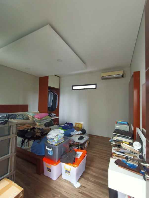 dijual rumah jl garden boulevard no