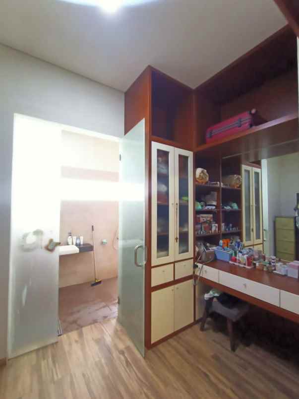 dijual rumah jl garden boulevard no