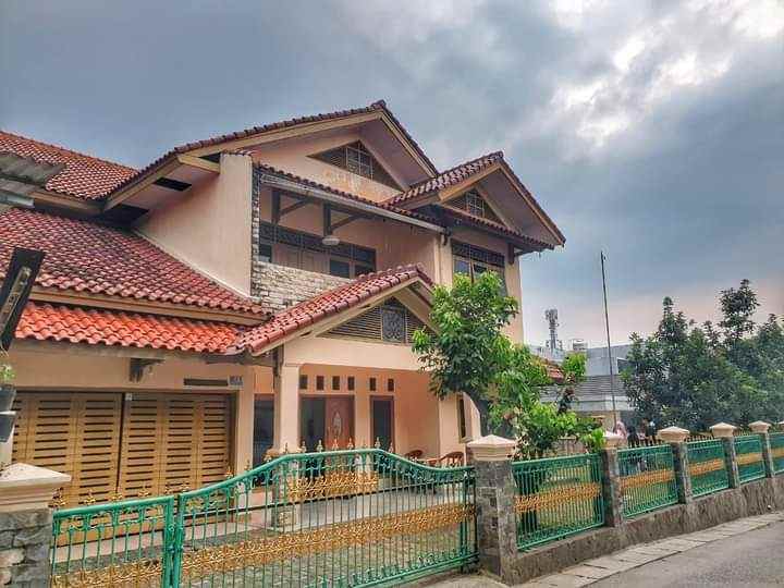 dijual rumah jl h mustofa kukusan kec