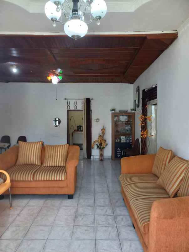 dijual rumah jl karya 1