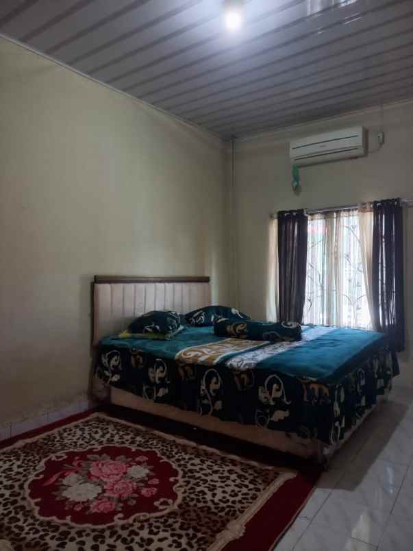 dijual rumah jl karya 1