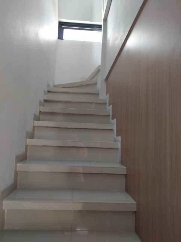 dijual rumah jl kopo sayati margahayu