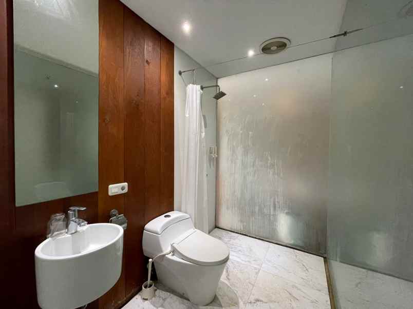 dijual rumah jl kotabaru parahyangan