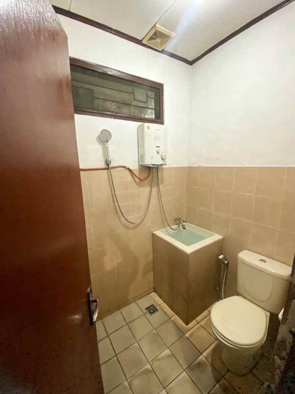 dijual rumah jl krakatau blok a5 no 4