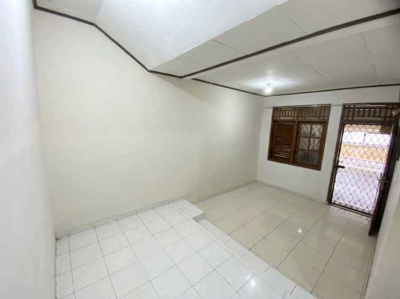 dijual rumah jl krakatau blok a5 no 4