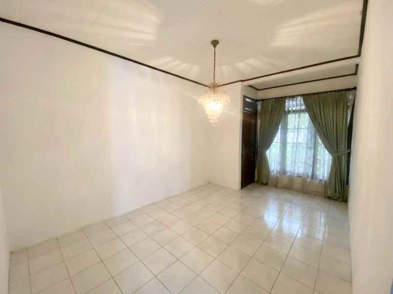 dijual rumah jl krakatau blok a5 no 4