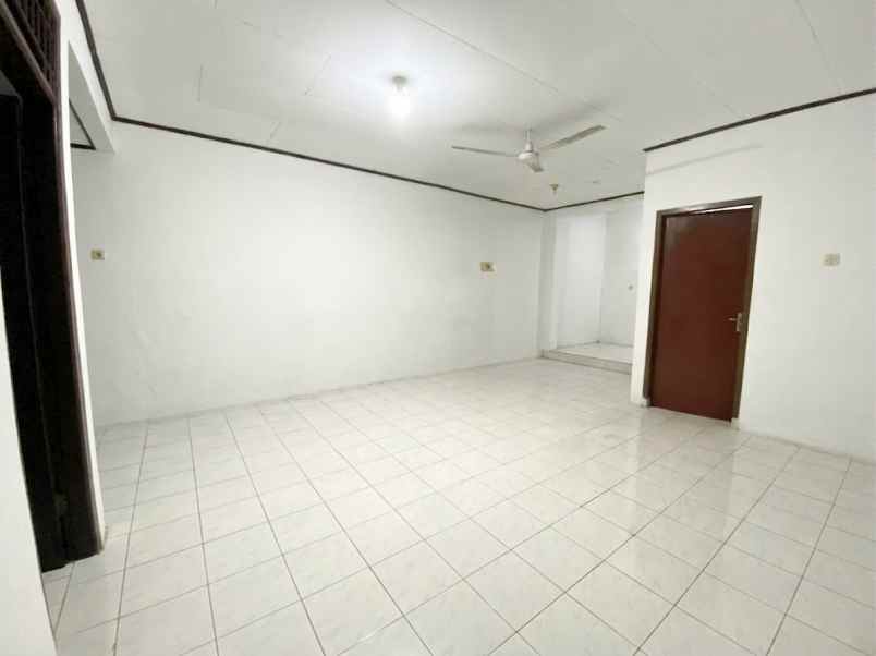 dijual rumah jl krakatau blok a5 no 4