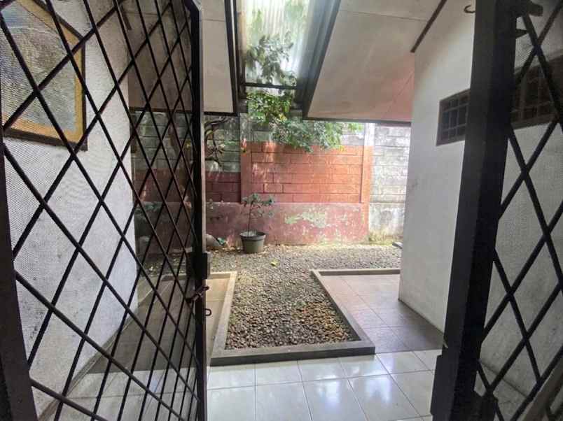 dijual rumah jl krakatau blok a5 no 4