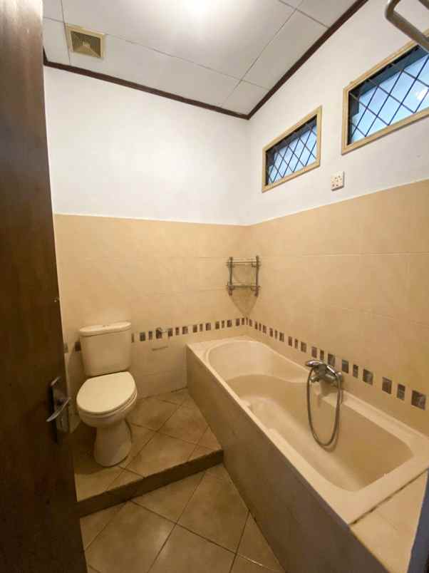 dijual rumah jl krakatau blok a5 no 4