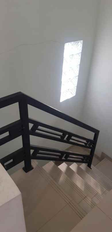 dijual rumah jl merkuri tata surya