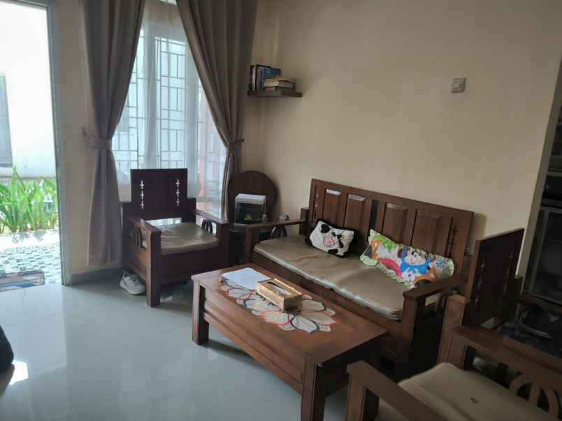 dijual rumah jl raya ciracas jakarta timur