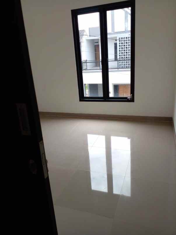 dijual rumah jl raya pengasinan sawangan