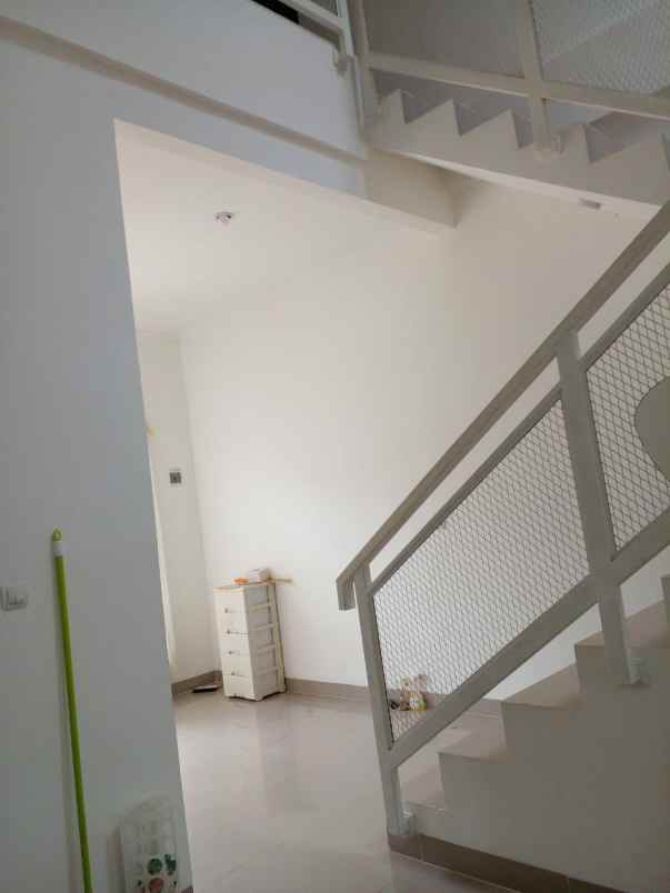 dijual rumah jl raya pengasinan sawangan