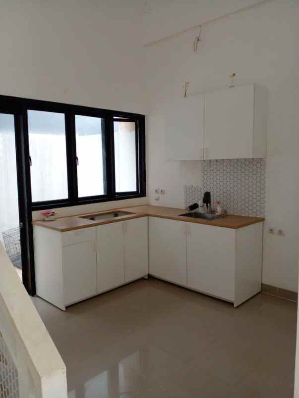 dijual rumah jl raya pengasinan sawangan