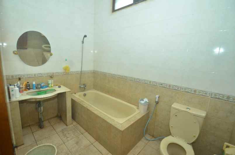 dijual rumah jl raya sawangan pancoran