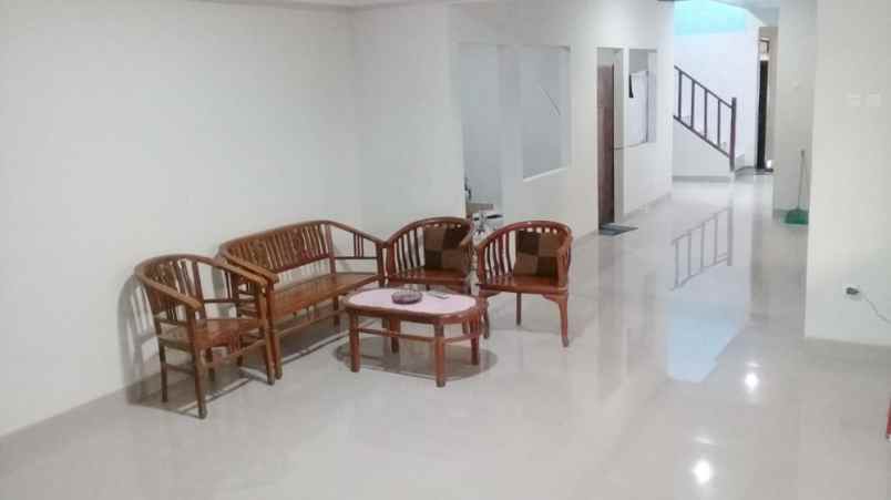 dijual rumah jl sekelimus utara no 23