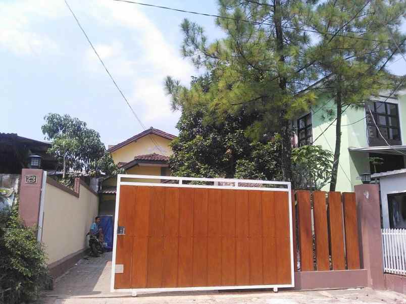 dijual rumah jl sekelimus utara no 23