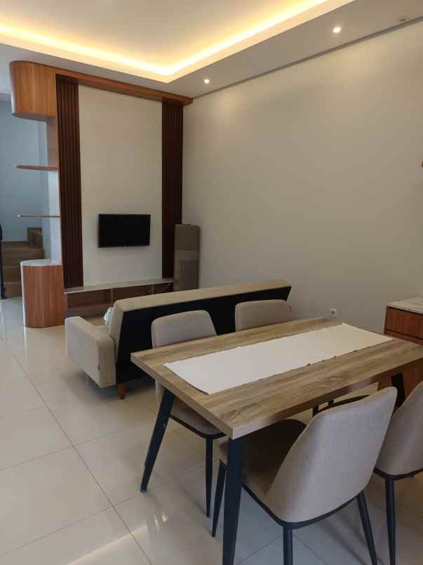 dijual rumah jl soekarno hatta no 783