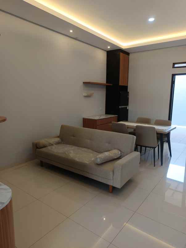 dijual rumah jl soekarno hatta no 783