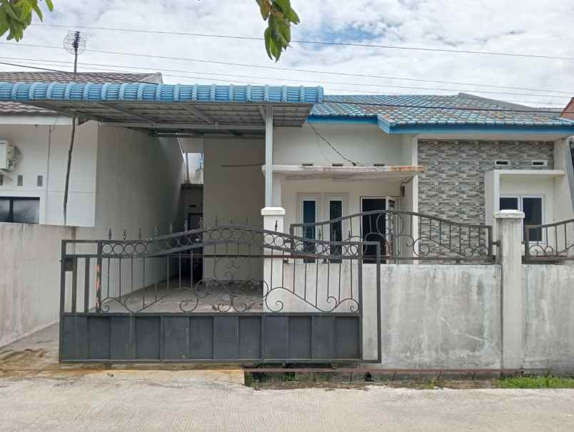 dijual rumah jl suntai