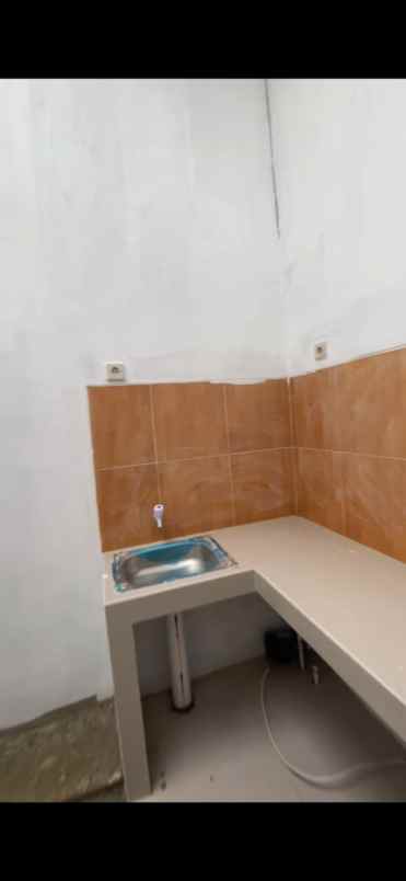 dijual rumah jl tpu karet cipayung