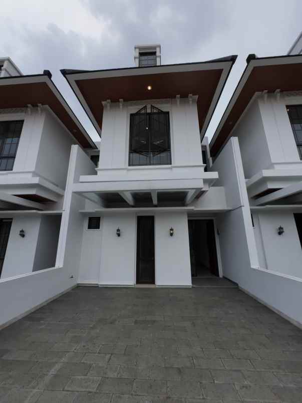 dijual rumah jln h mughni jatimekar