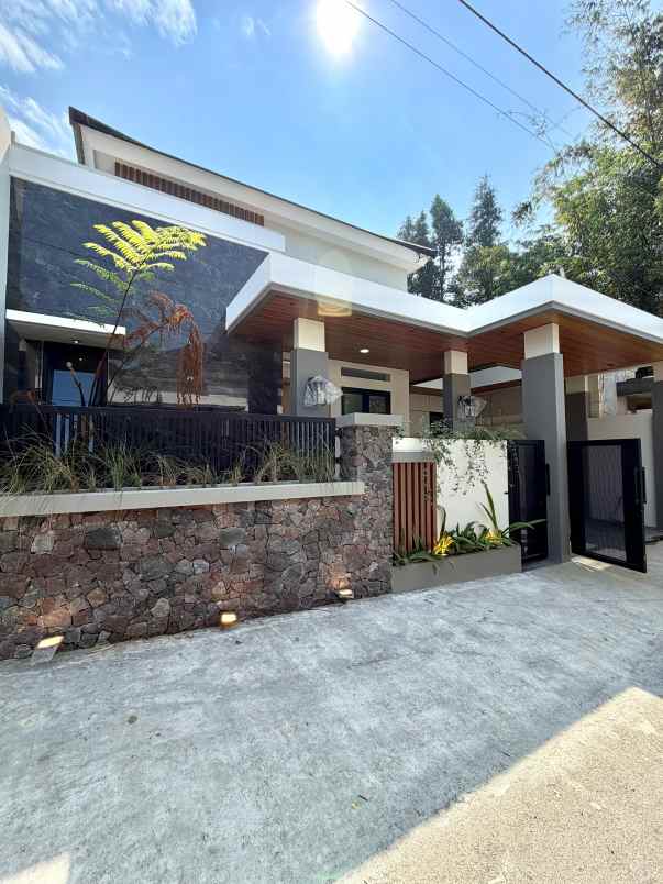 dijual rumah kaliurang km 12 5