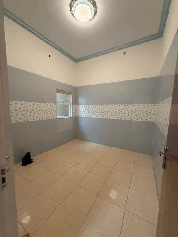 dijual rumah kedinding