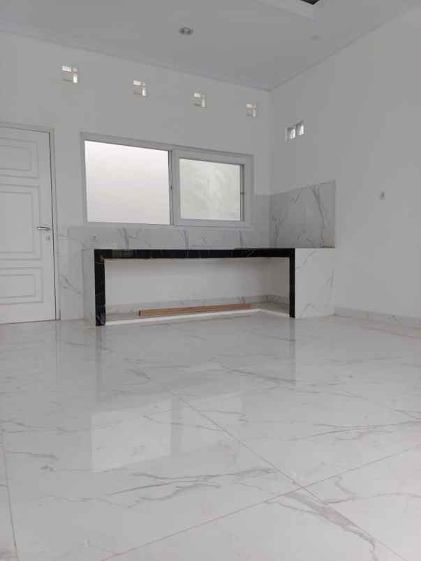 dijual rumah kelapa dua wetan