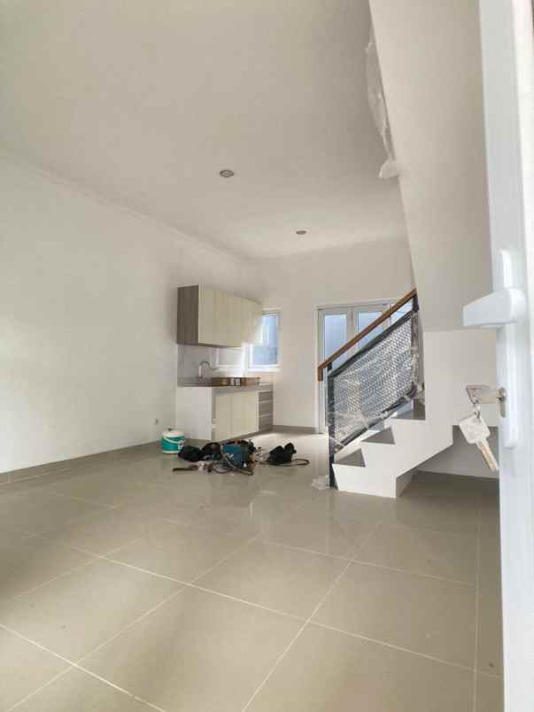 dijual rumah kelapa dua wetan ciracas