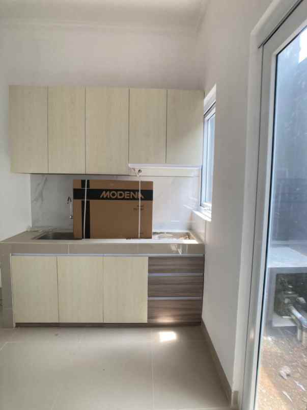 dijual rumah kelapa dua wetan ciracas