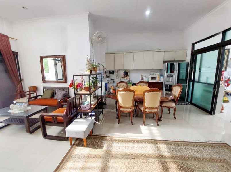 dijual rumah kencana loka bsd kel