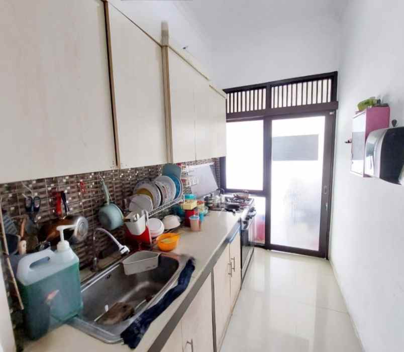 dijual rumah kencana loka bsd kel