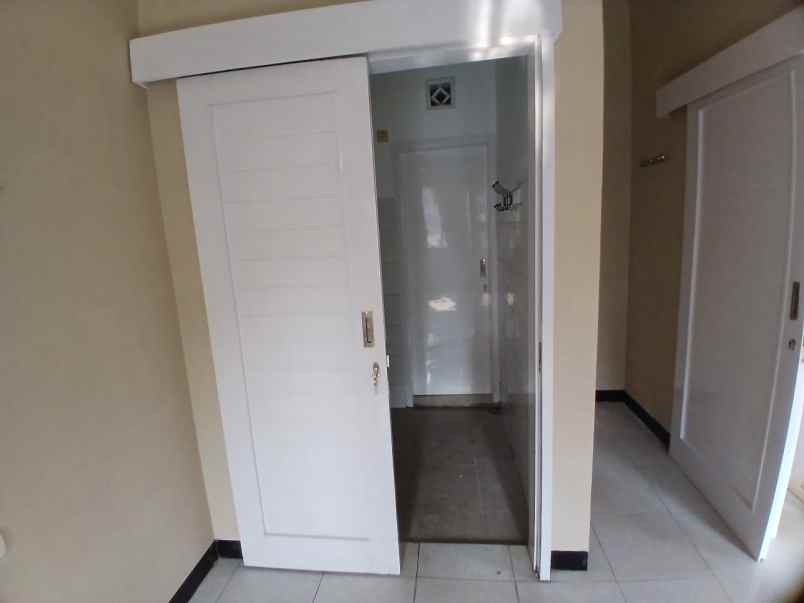 dijual rumah komplek cihanjuang