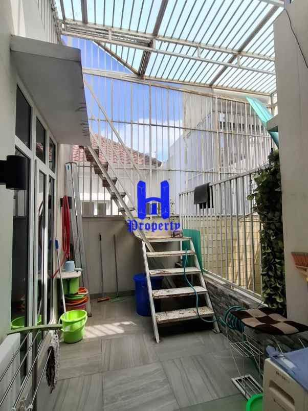 dijual rumah komplek citraland gama