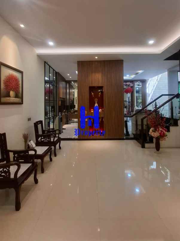 dijual rumah komplek citraland gama