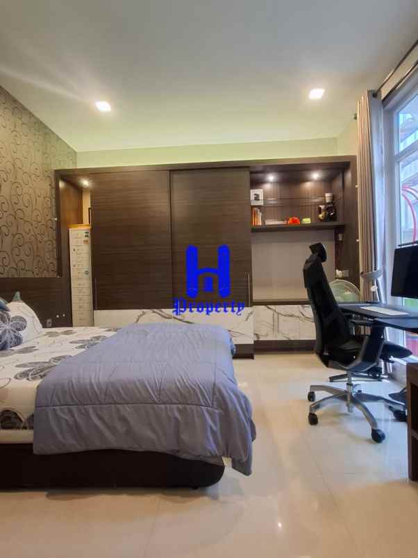 dijual rumah komplek citraland gama