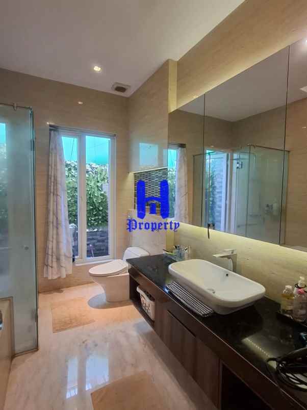 dijual rumah komplek citraland gama